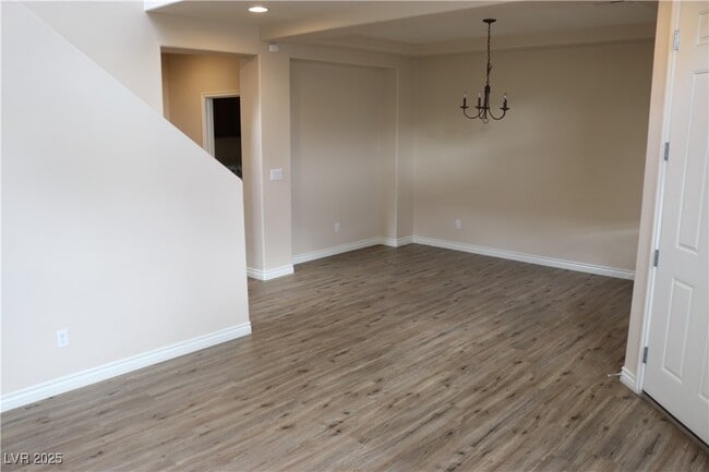 Building Photo - 2404 Alma Lidia Ave