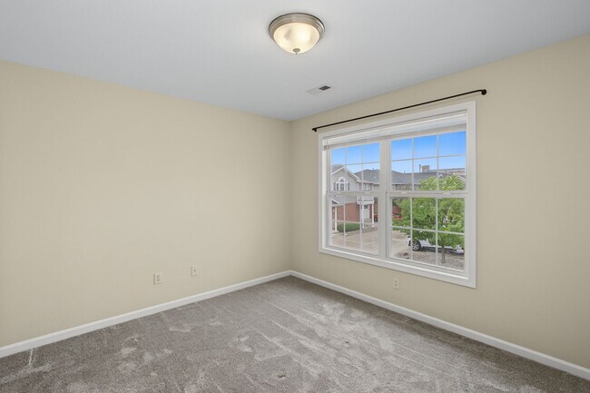 Building Photo - 106 Essex Ln