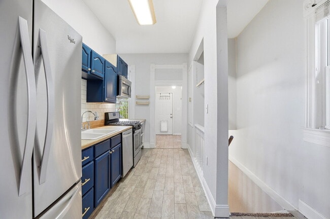 Building Photo - $2,640.95, 2-bed, 1-bath Victorian in the heart of Curtis Park with a detached garage.