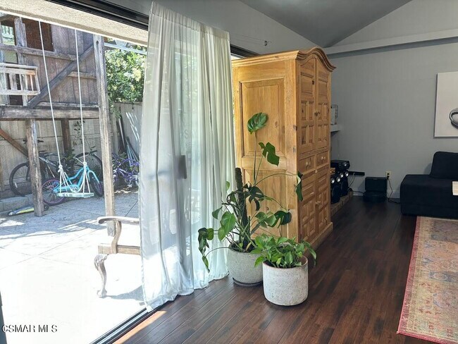 Building Photo - 609 Via Novella