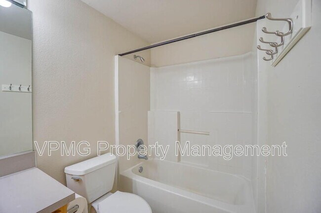 Building Photo - 2115 NW 143rd Cir