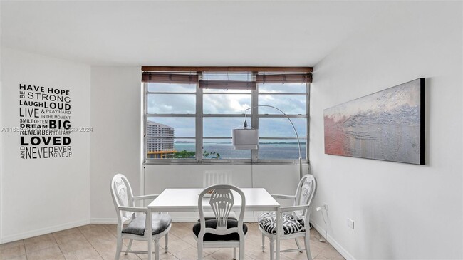 Building Photo - 905 Brickell Bay Dr