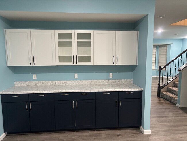 Building Photo - 708 Alban Aly