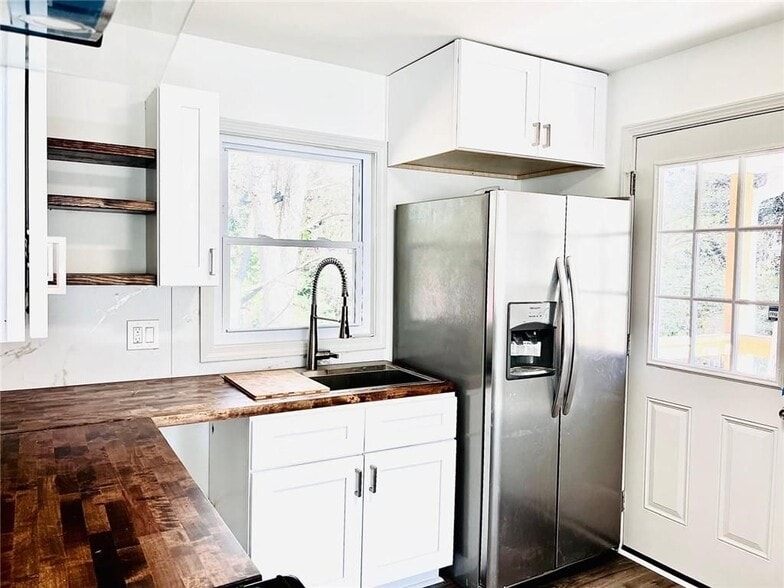 Building Photo - 1122 Elaine Dr