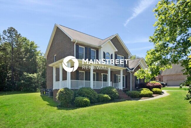 Building Photo - 5 Bedroom Pet-Friendly Home in Charlotte, NC with Main Street Renewal
