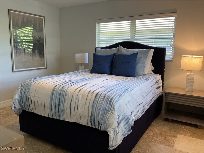 Building Photo - 4587 Flamingo Dr