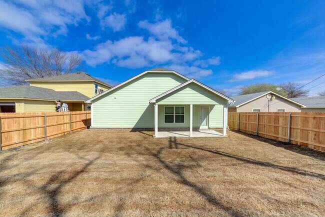 Building Photo - 4/2.5/2 New Construction Available Now!