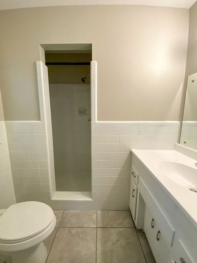 Building Photo - Large 3 bedroom 2 bath home in Whitehaven recently renovated