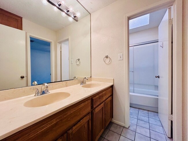 Building Photo - 3801 Manchaca Rd #1 78704 | 1 bed 1 bath $...