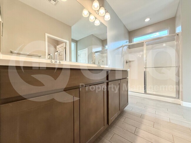Building Photo - 8222 S 44th Gln