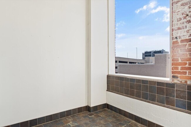 Building Photo - 101 N Chestnut St Apt 3