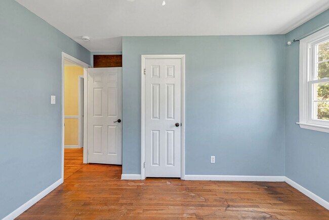 Building Photo - 707 Christine Ave