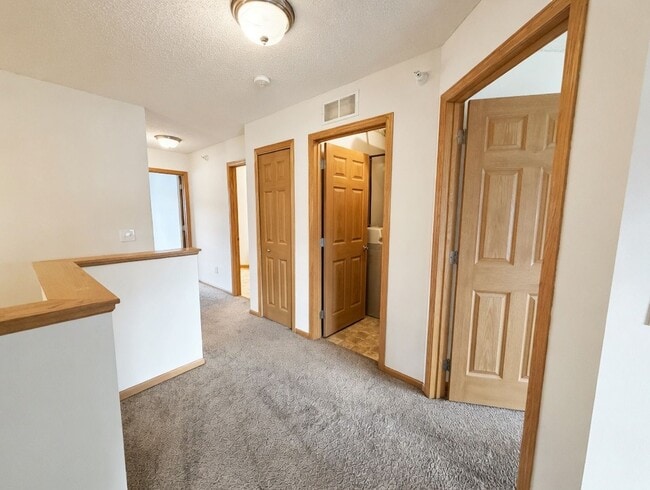 Building Photo - Rare 2bed + Loft Townhome in Maple Grove