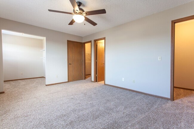 Building Photo - d4041fer