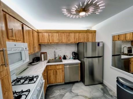 Building Photo - 2030 S Ocean Dr