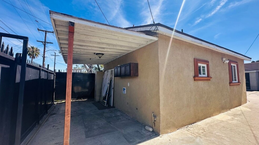 Building Photo - 1255 E 88th Pl