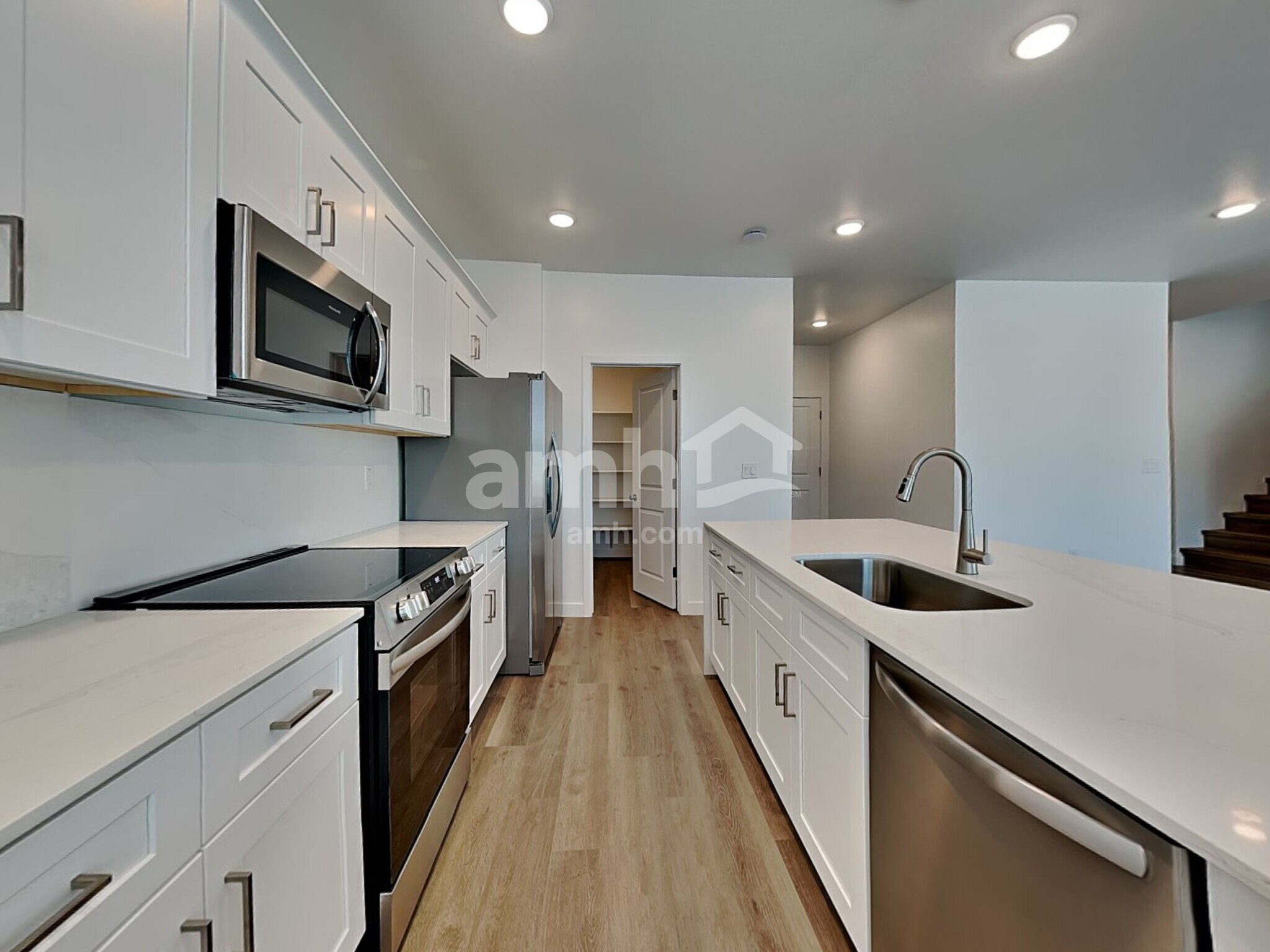 Building Photo - 9724 W Parkway Dr