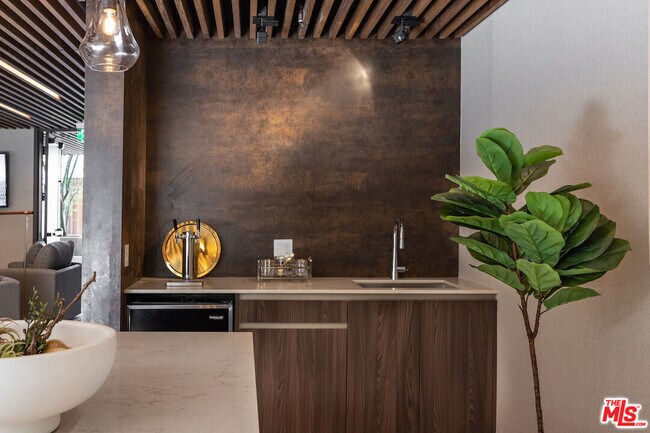 Building Photo - 724 Croft Ave