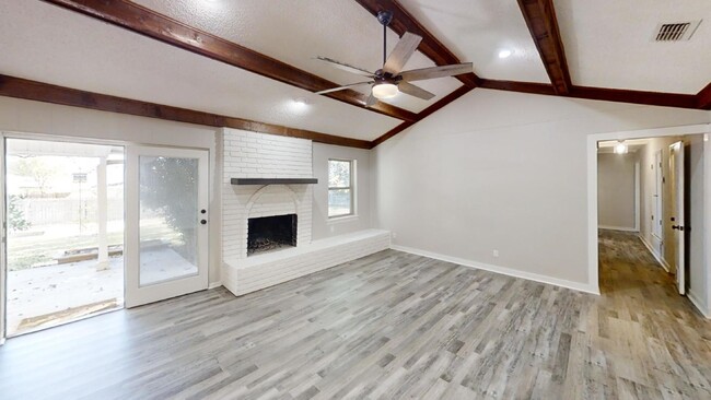 Building Photo - Renovated Harker Heights Gem – Stylish Liv...