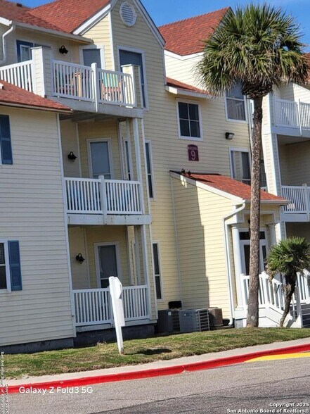Building Photo - 14721 Whitecap Blvd