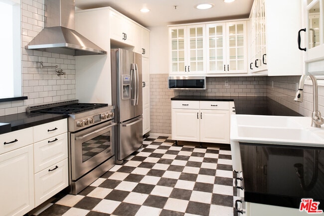 Building Photo - 8524 Appian Way