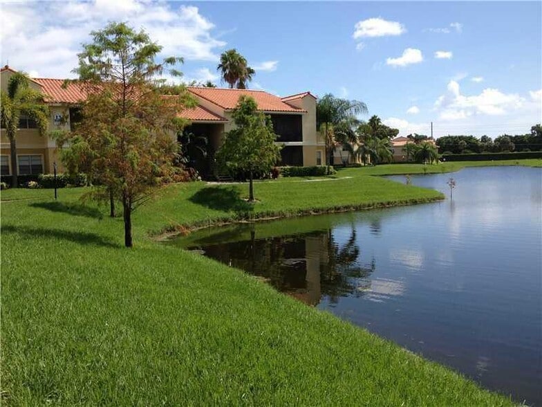 Building Photo - 1239 SW 46th Ave