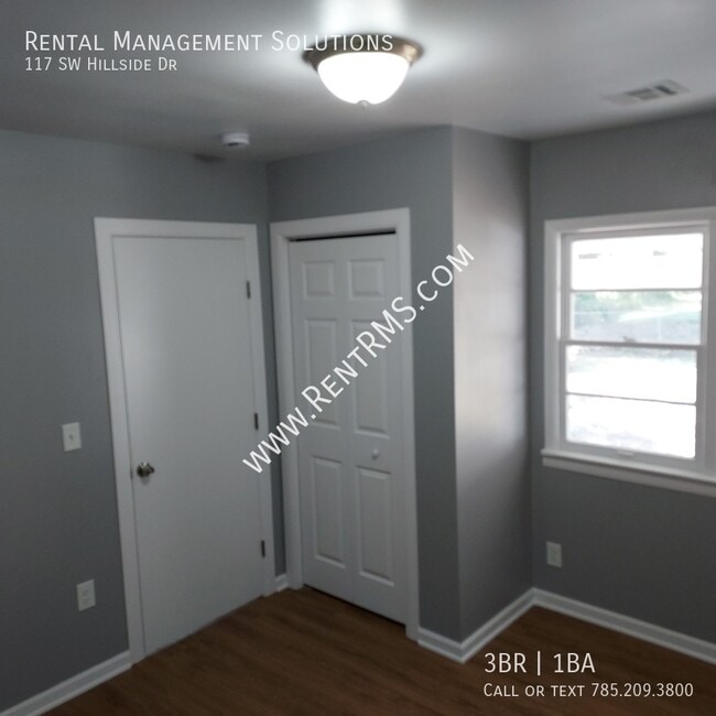 Building Photo - 117 SW Hillside Dr