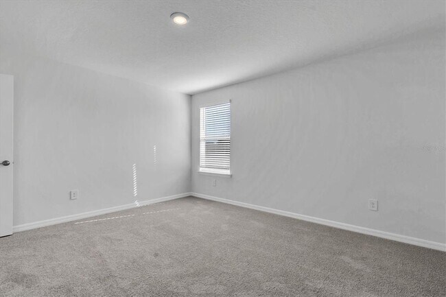 Building Photo - 17594 Pleasantview Blvd