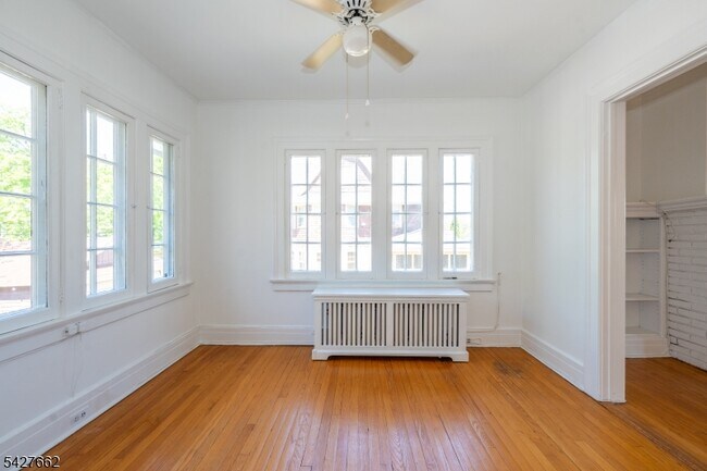 Building Photo - 200 Valley Rd