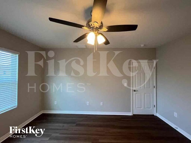 Building Photo - 2820 NW 21st Ave