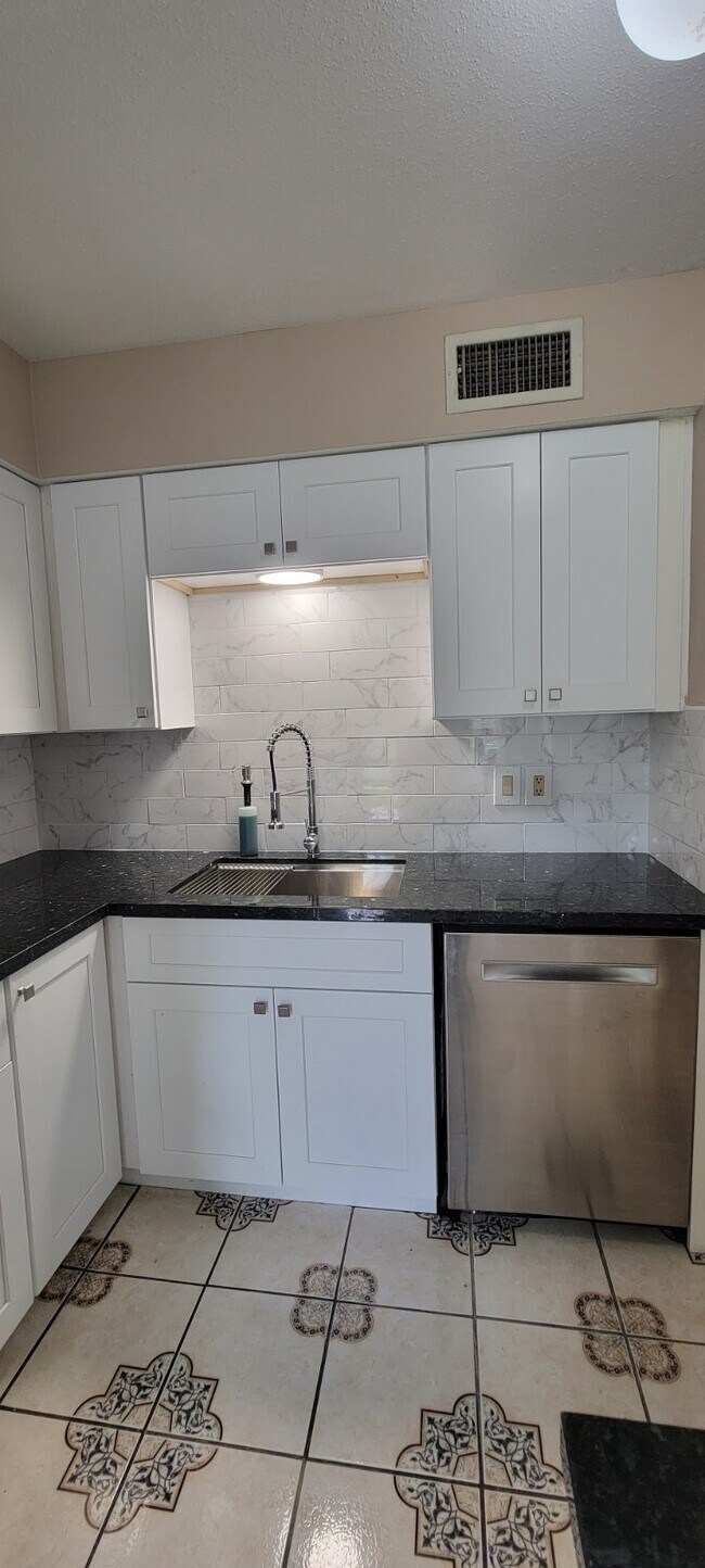 Building Photo - 5510 Deep Forest Dr