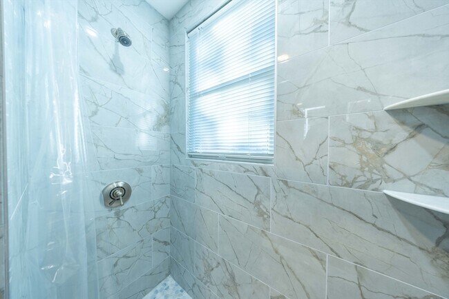 Building Photo - 7 Alcott St