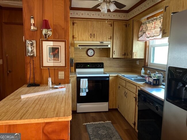 Building Photo - 103 Cherry St