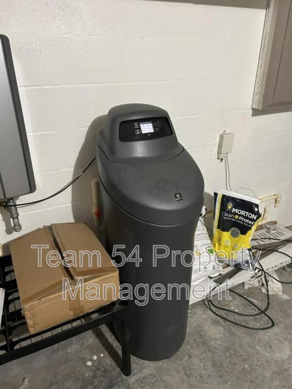 Building Photo - 30534 Tremont Dr