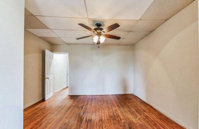 Building Photo - 2934 Clifton Park Terrace