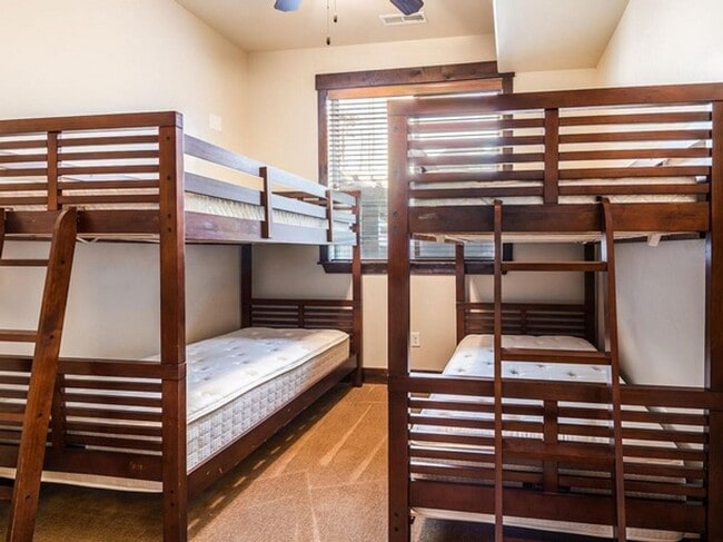 Building Photo - Desirable Black Rock Ridge with Mountain Views