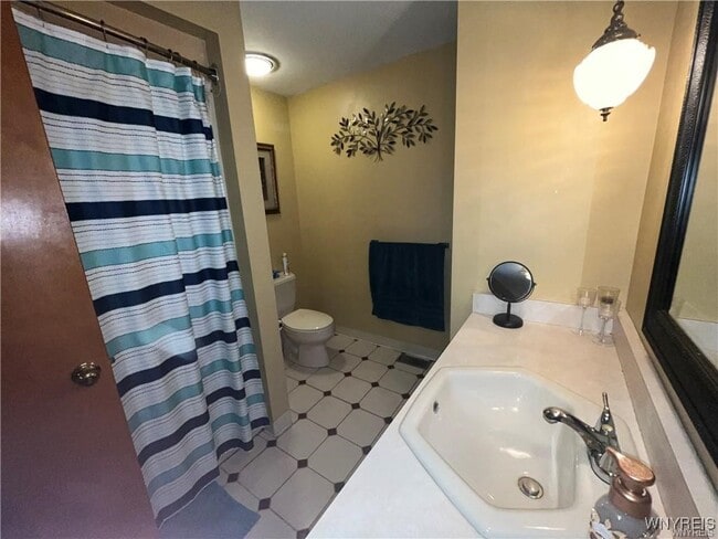 Building Photo - 3279 Clinton St