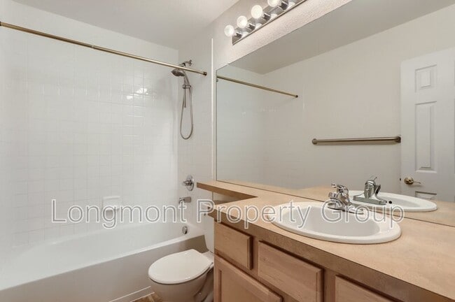 Building Photo - 907 Snowberry St