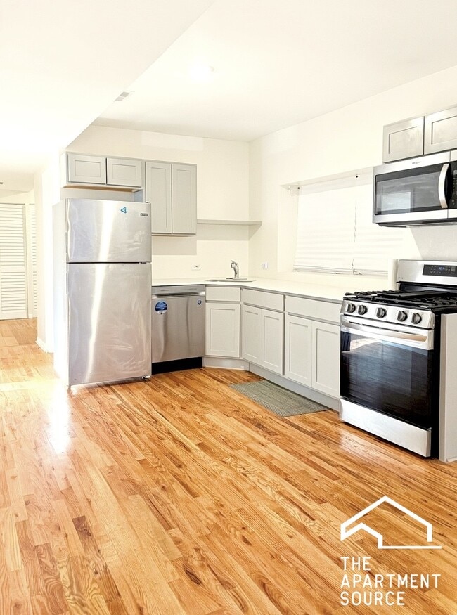 Building Photo - 1638 W 18th Pl