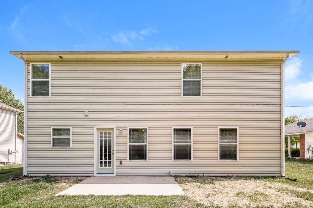 Building Photo - 2741 Sutherland Dr