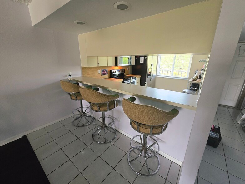 Building Photo - 160 Palm Dr