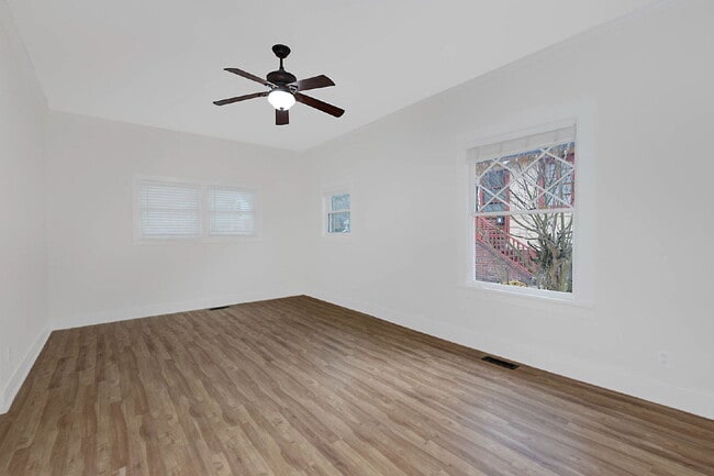 Building Photo - Stunning Renovated 4-Bedroom Home in Lakebottom with Screened Porch & Prime Location Near Fort Mo...