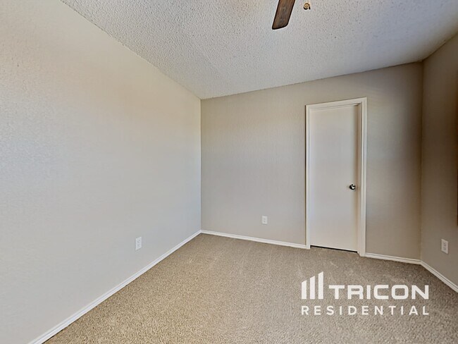 Building Photo - 208 Vivian Dr