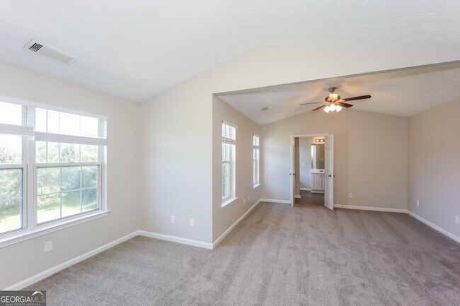Building Photo - 877 Terance Ave