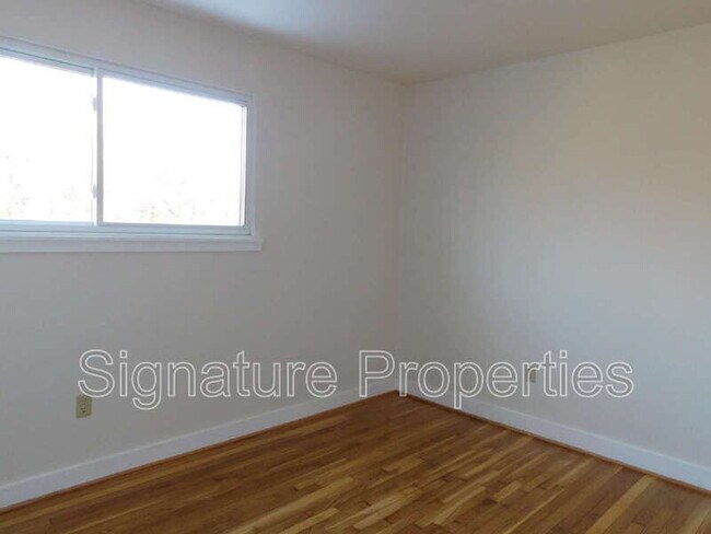 Building Photo - 10192 Iron Mill Rd