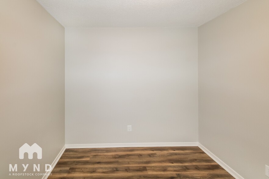 Building Photo - 6340 Greenbriar Dr