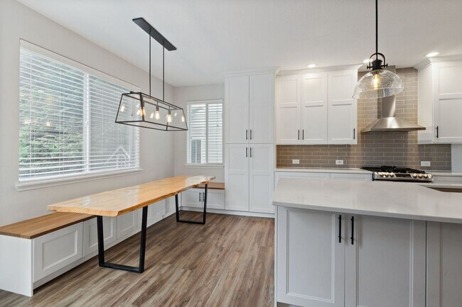 Building Photo - 14081 SW Viewpoint Ct