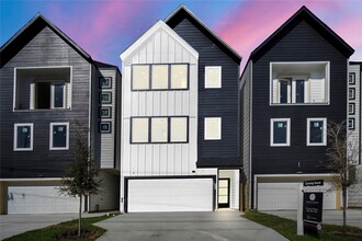 Building Photo - 6324 Del Rio St