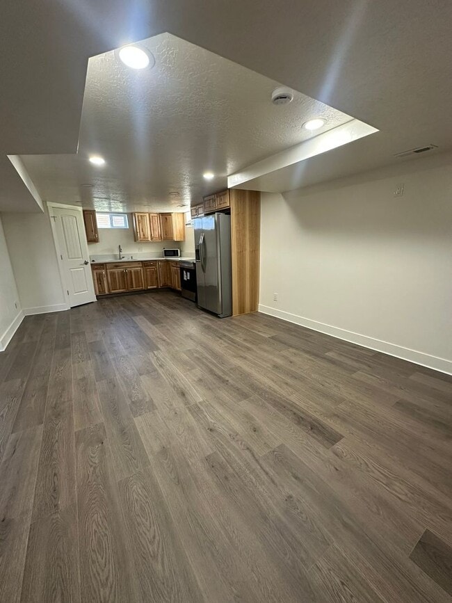 Building Photo - $0 Rent for Winter with 18 Month Lease! Be...