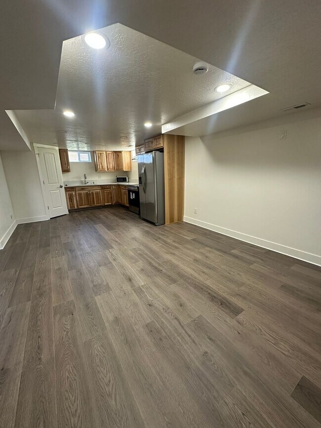 Building Photo - Spacious South Ogden 4 Bed – 2 Kitchens & ...